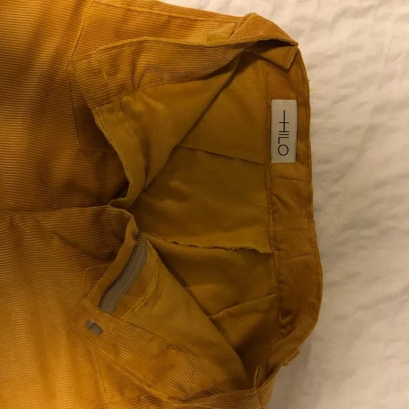 Yellow pants - Picture 3 of 4